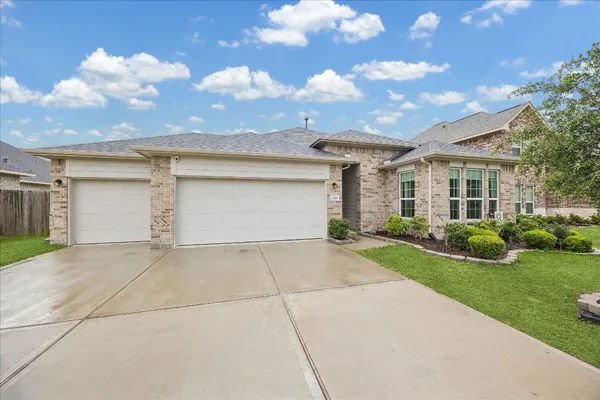$355,000 | 23418 Malbec Drive, Alvin, TX 77511