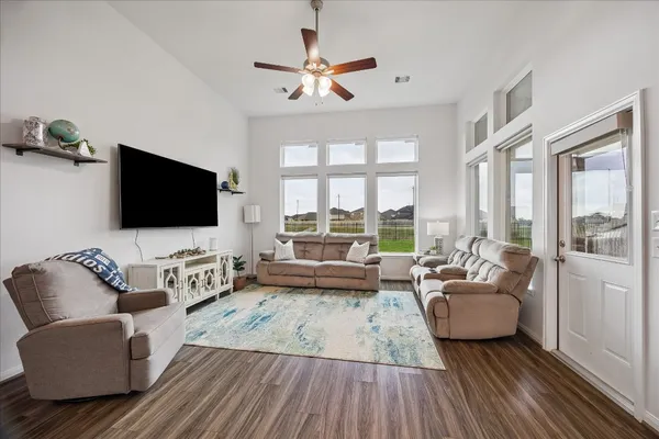 $355,000 | 23418 Malbec Drive, Alvin, TX 77511