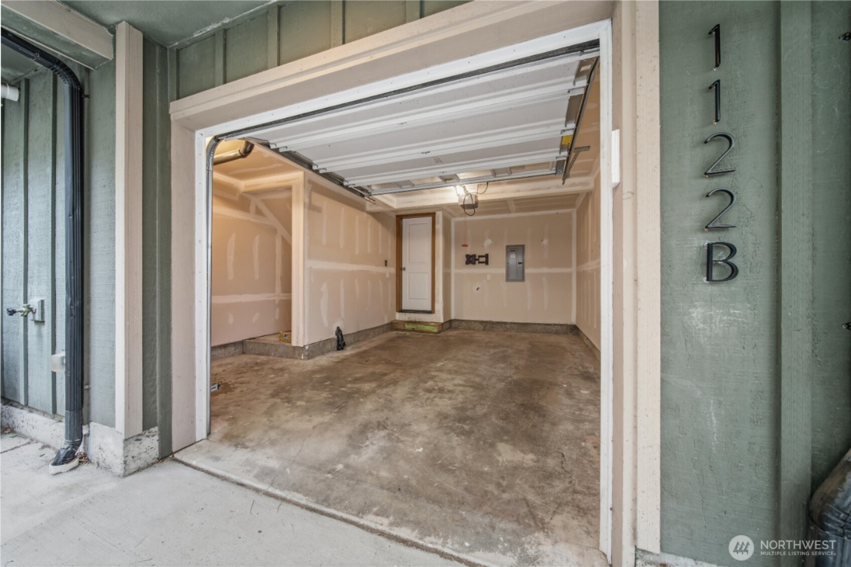 1122 North 92nd Street, Unit B Seattle, WA 98103 - Photo 20 of 28 a view of a room with an empty space