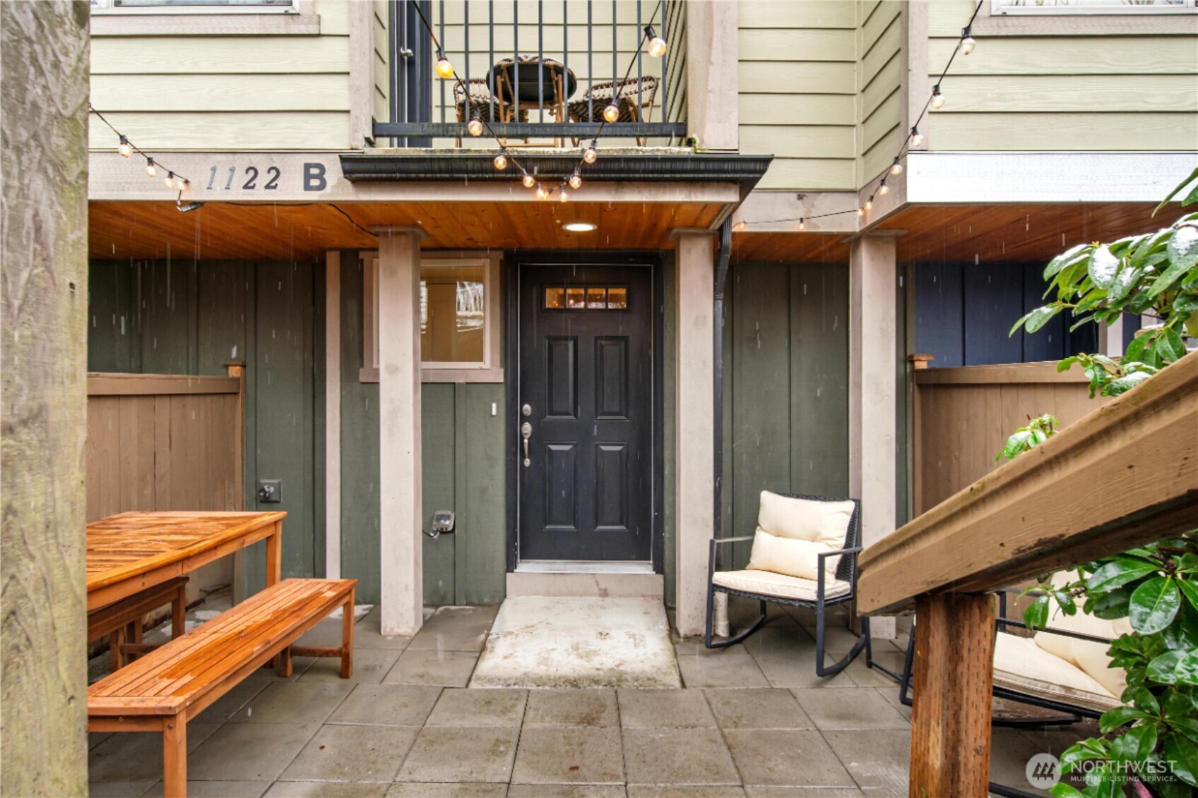 1122 North 92nd Street, Unit B Seattle, WA 98103 - Photo 23 of 28 a view of hotel and patio