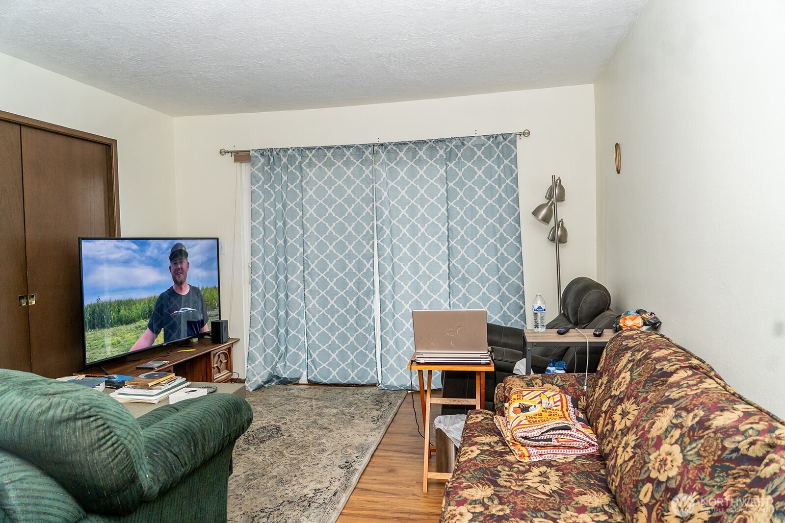 2005 Tibbetts Drive, Unit 213 Longview, WA 98632 - Photo 4 of 13 a living room with furniture a couch and a flat screen tv