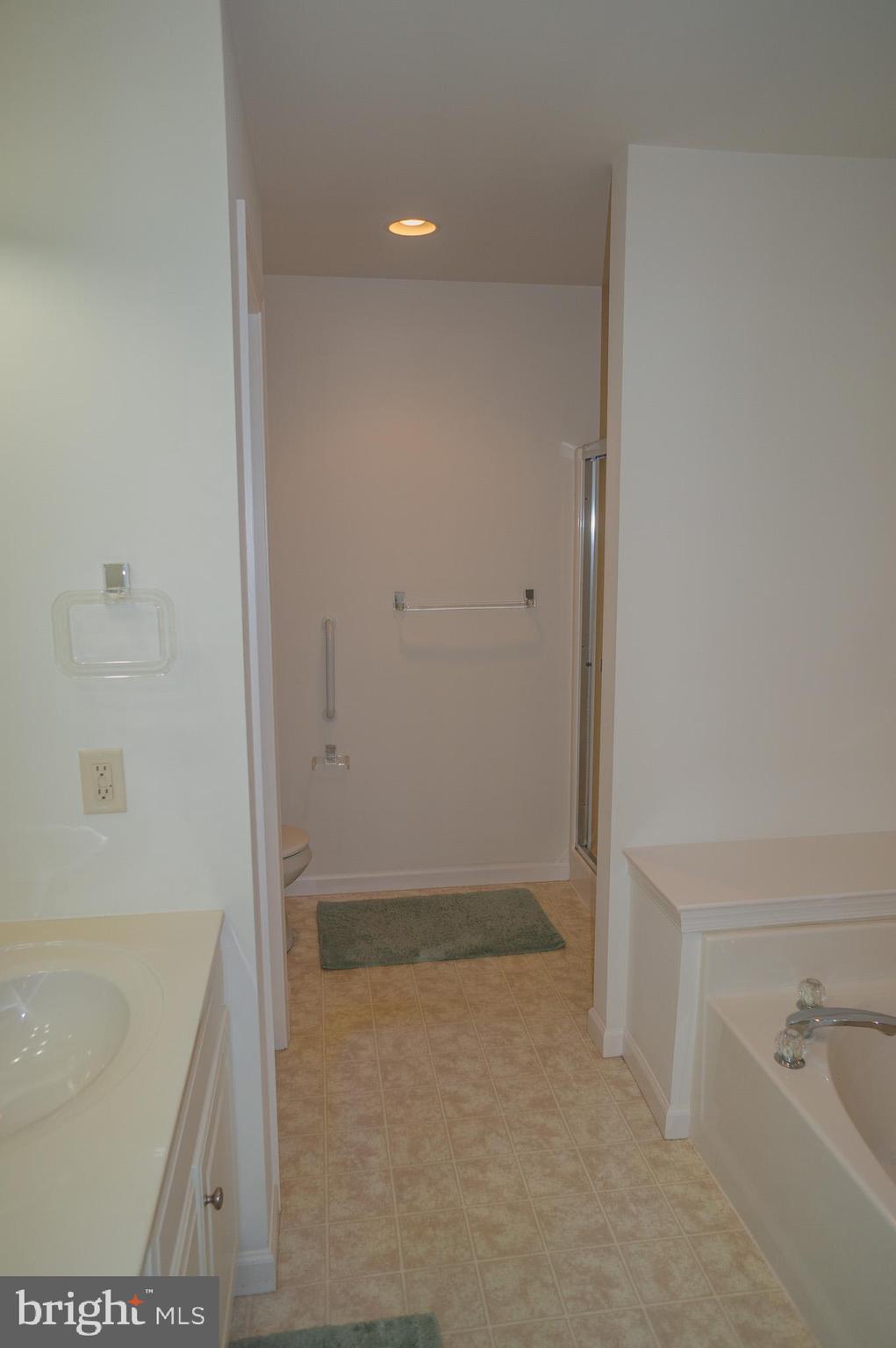 1221 Brighton Avenue Lititz, PA 17543 - Photo 26 of 57 a bathroom with a bathtub