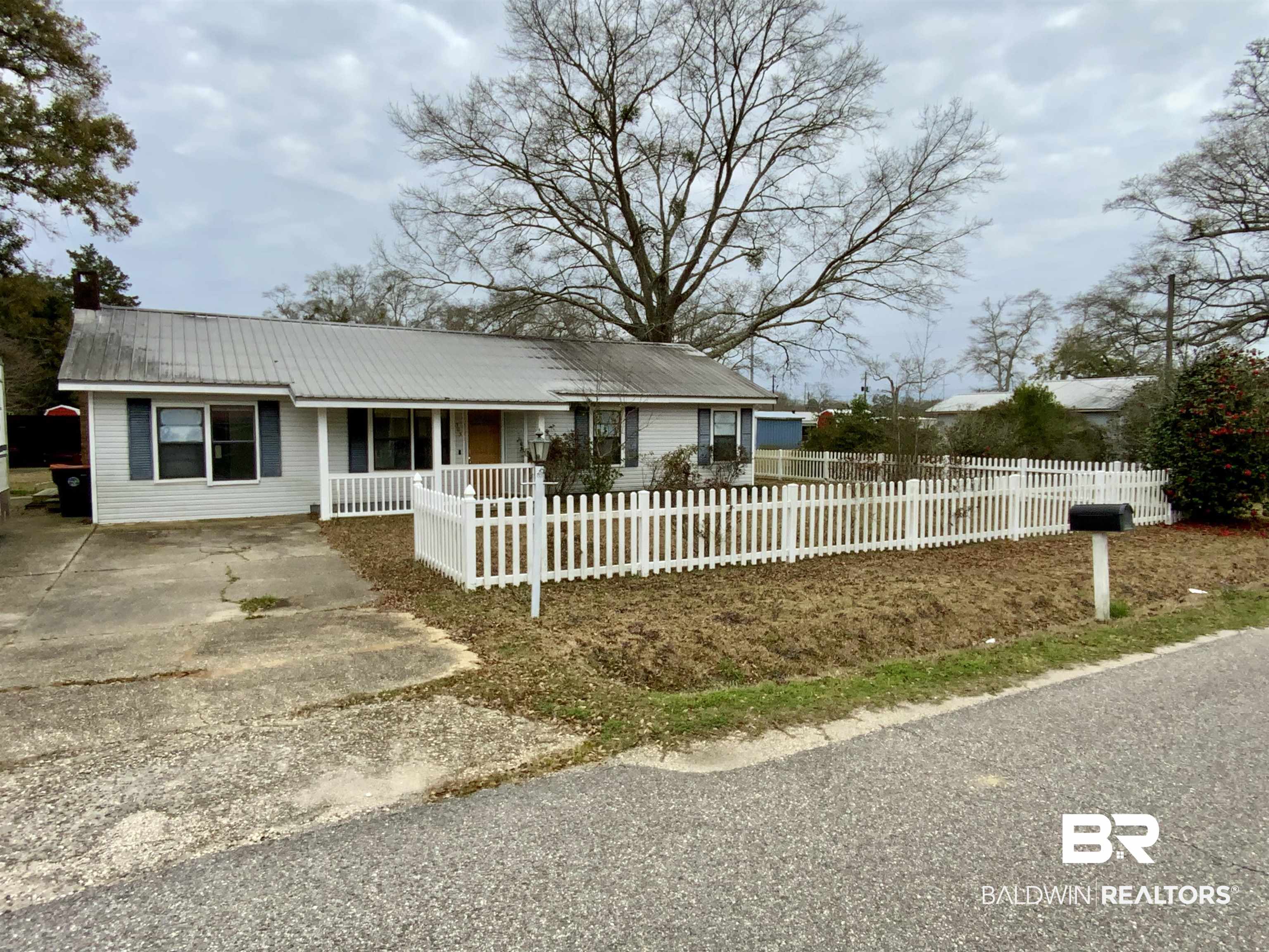 303 Mango Street Bay Minette, AL 36507 - Photo 2 of 20