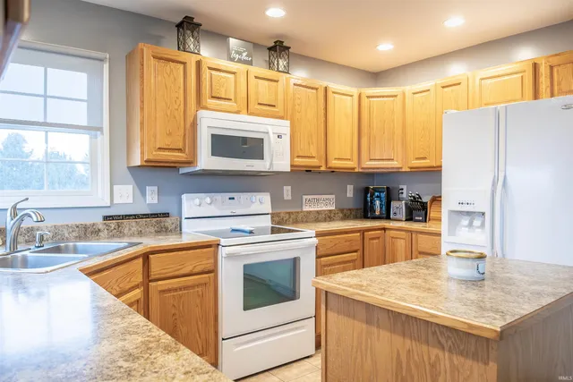 $415,000 | 515 Southridge Drive, Bedford, IN 47421