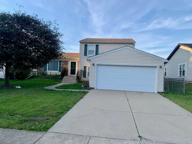 $3,200 | 156 Brookside Drive, Glendale Heights, IL 60139