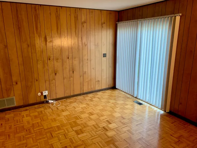 $3,200 | 156 Brookside Drive, Glendale Heights, IL 60139