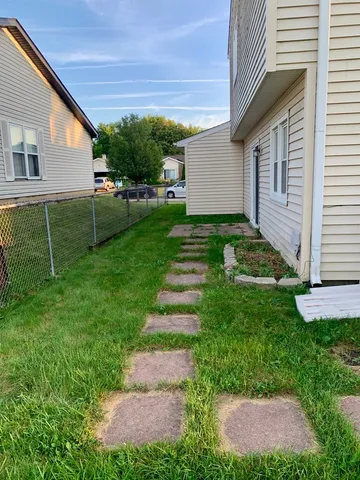 $3,200 | 156 Brookside Drive, Glendale Heights, IL 60139