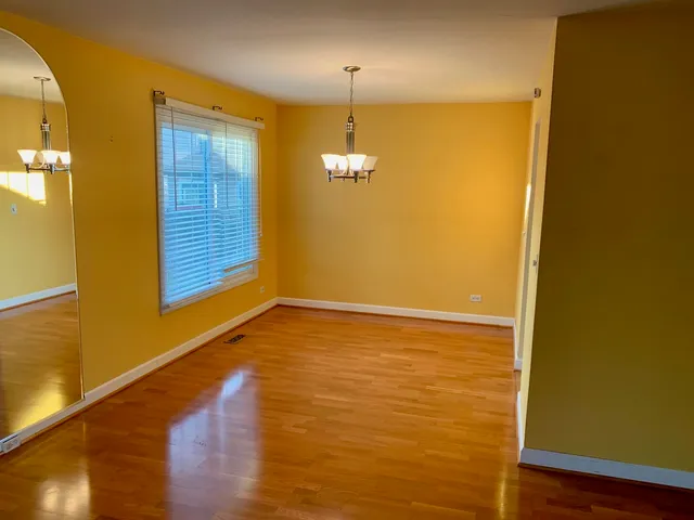 $3,200 | 156 Brookside Drive, Glendale Heights, IL 60139