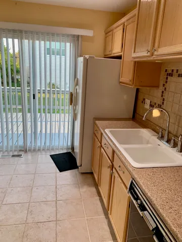 $3,200 | 156 Brookside Drive, Glendale Heights, IL 60139