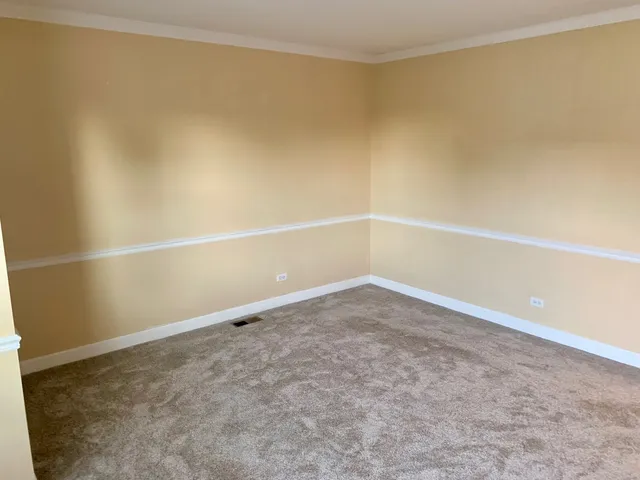 $3,200 | 156 Brookside Drive, Glendale Heights, IL 60139