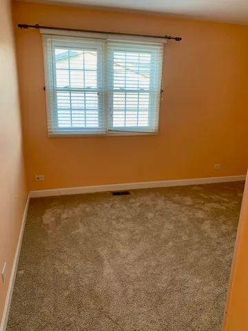 $3,200 | 156 Brookside Drive, Glendale Heights, IL 60139