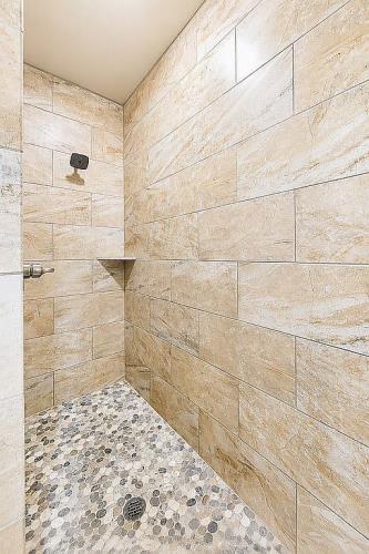 432 Rice Street Angleton, TX 77515 - Photo 8 of 25 Gallery Image 8
