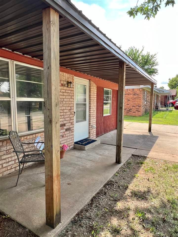 210 East Maple Avenue Perry, OK 73077 - Photo 2 of 22 Gallery Image 2