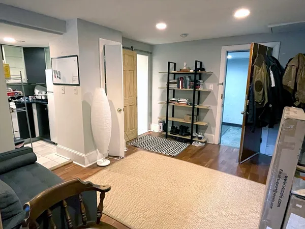 $2,000 | 50 Follen Street, Unit 4, Cambridge, MA 02138
