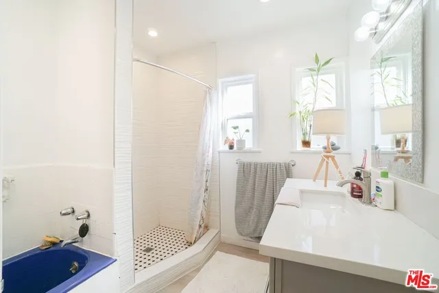 $2,950 | 5139 Marathon Street, Los Angeles, CA 90038