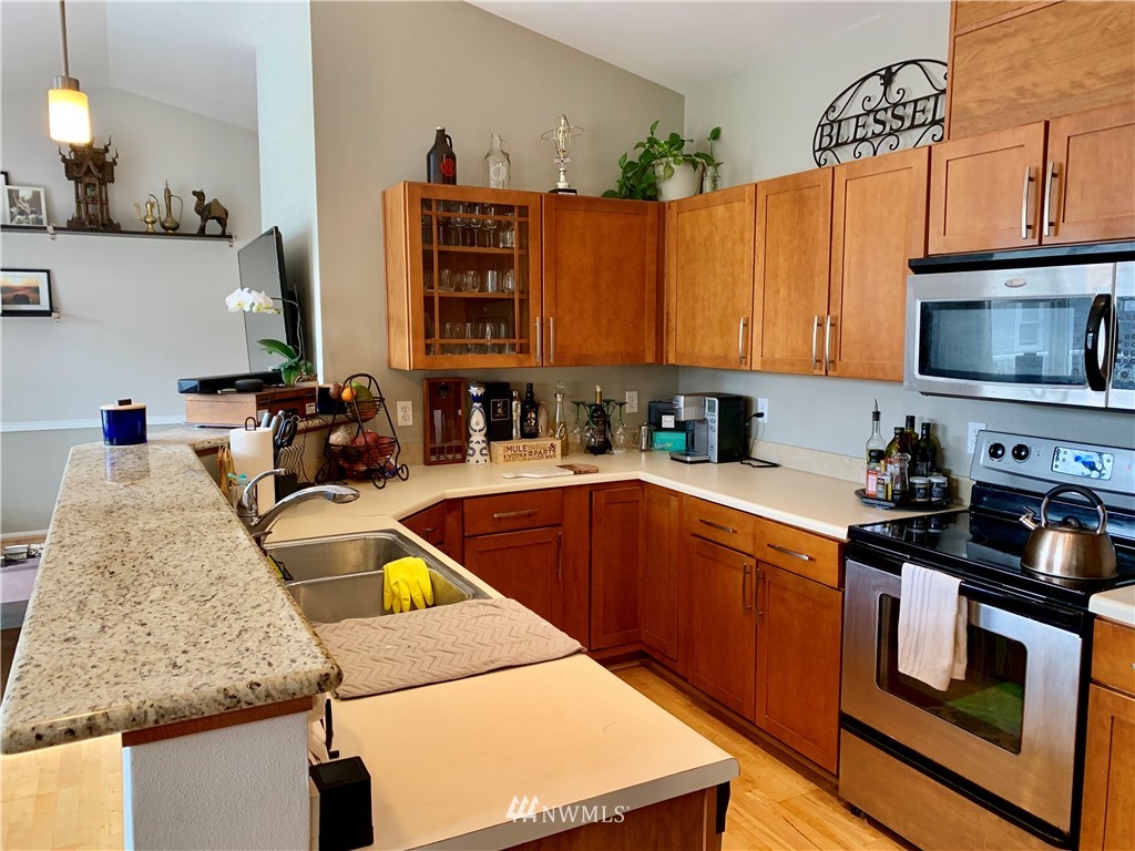 2960 Southwest Raymond Street, Unit 302 Seattle, WA 98126 - Photo 7 of 22 Gallery Image 7
