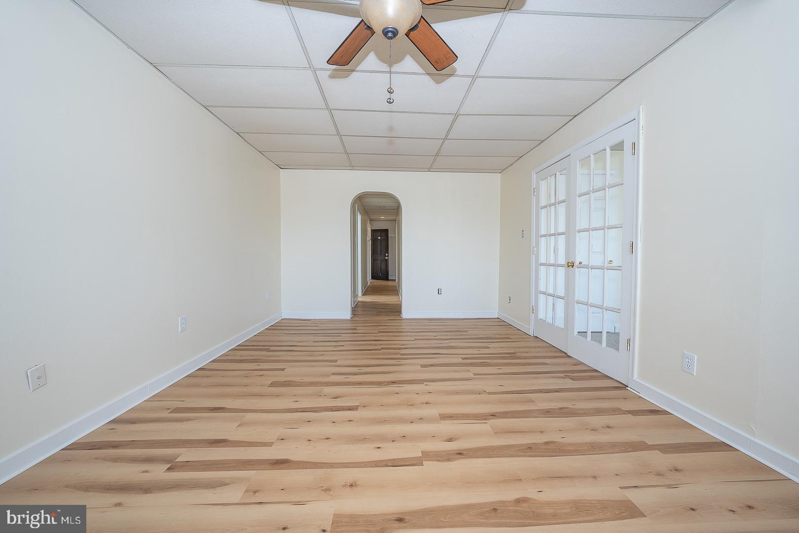 1 South Valley Road, Unit 202 Paoli, PA 19301 - Photo 11 of 25 Bright & Light Living Room