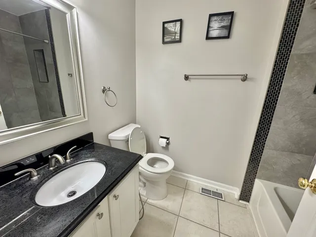 $2,700 | 58 West Briarwood Drive, Streamwood, IL 60107