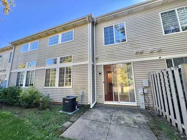 $2,700 | 58 West Briarwood Drive, Streamwood, IL 60107