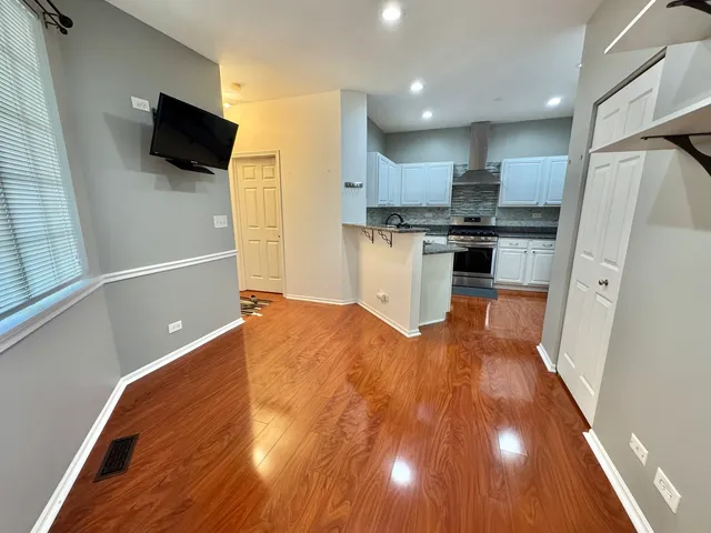 $2,700 | 58 West Briarwood Drive, Streamwood, IL 60107