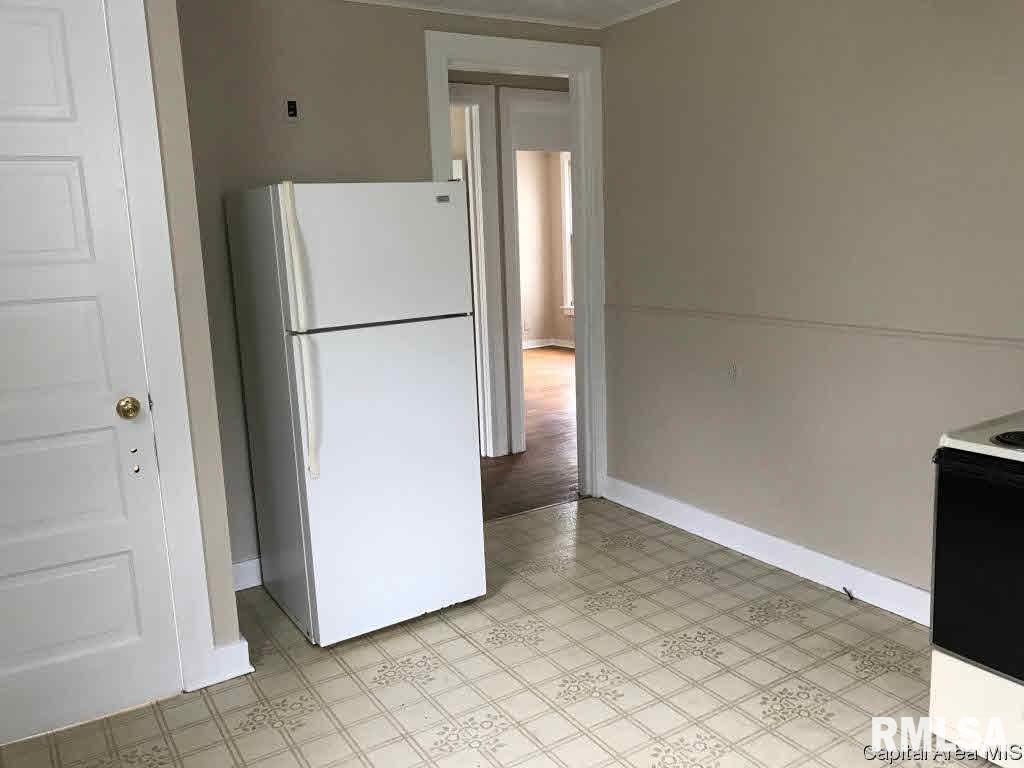516 South MacArthur Boulevard Springfield, IL 62704 - Photo 3 of 32