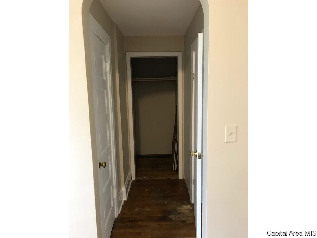 516 South MacArthur Boulevard Springfield, IL 62704 - Photo 5 of 32