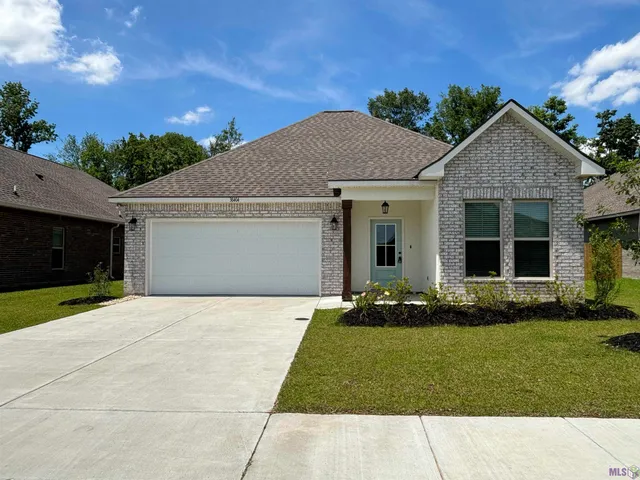 $2,300 | 38404 Queen Street, Prairieville, LA 70769