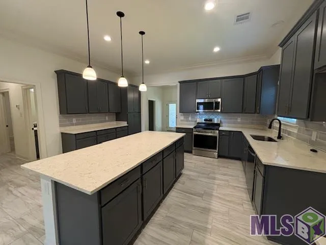 $2,300 | 38404 Queen Street, Prairieville, LA 70769