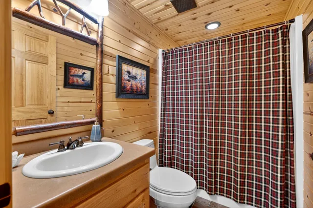 $1,399,500 | 2891 Todd Pk Road, Sarona, WI 54870