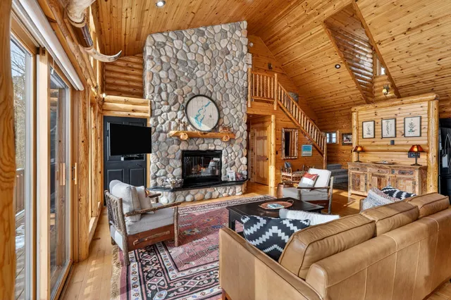 $1,399,500 | 2891 Todd Pk Road, Sarona, WI 54870