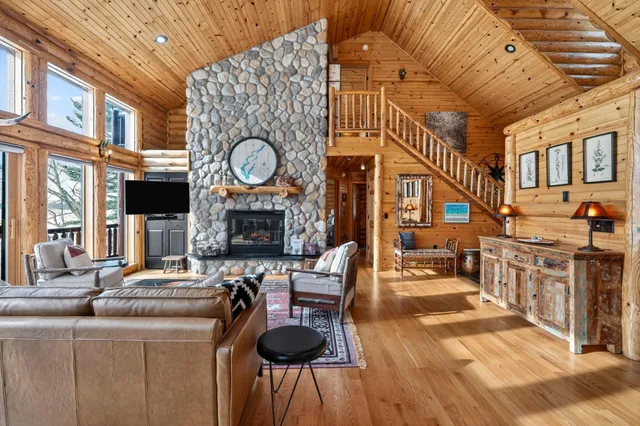 $1,399,500 | 2891 Todd Pk Road, Sarona, WI 54870