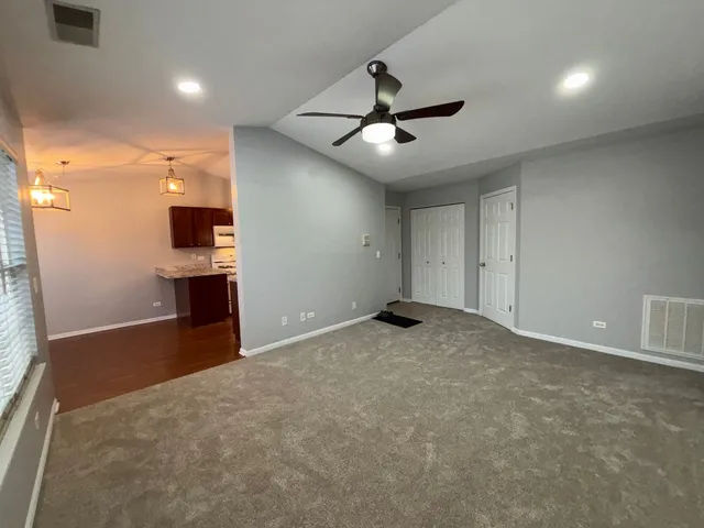 $1,950 | 1313 North Red Oak Circle, Unit 4, Round Lake Beach, IL 60073