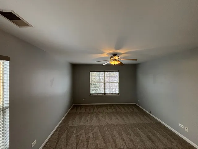 $1,950 | 1313 North Red Oak Circle, Unit 4, Round Lake Beach, IL 60073