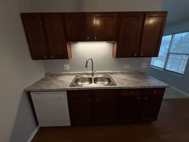 $1,950 | 1313 North Red Oak Circle, Unit 4, Round Lake Beach, IL 60073