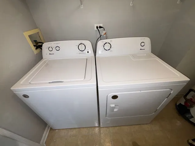 $1,950 | 1313 North Red Oak Circle, Unit 4, Round Lake Beach, IL 60073