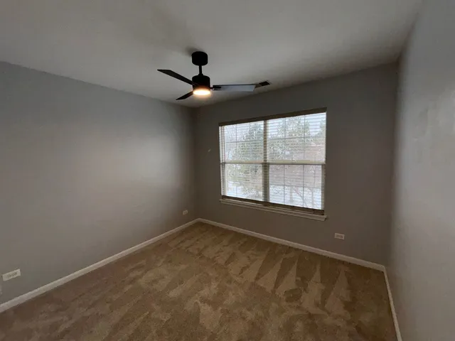 $1,950 | 1313 North Red Oak Circle, Unit 4, Round Lake Beach, IL 60073