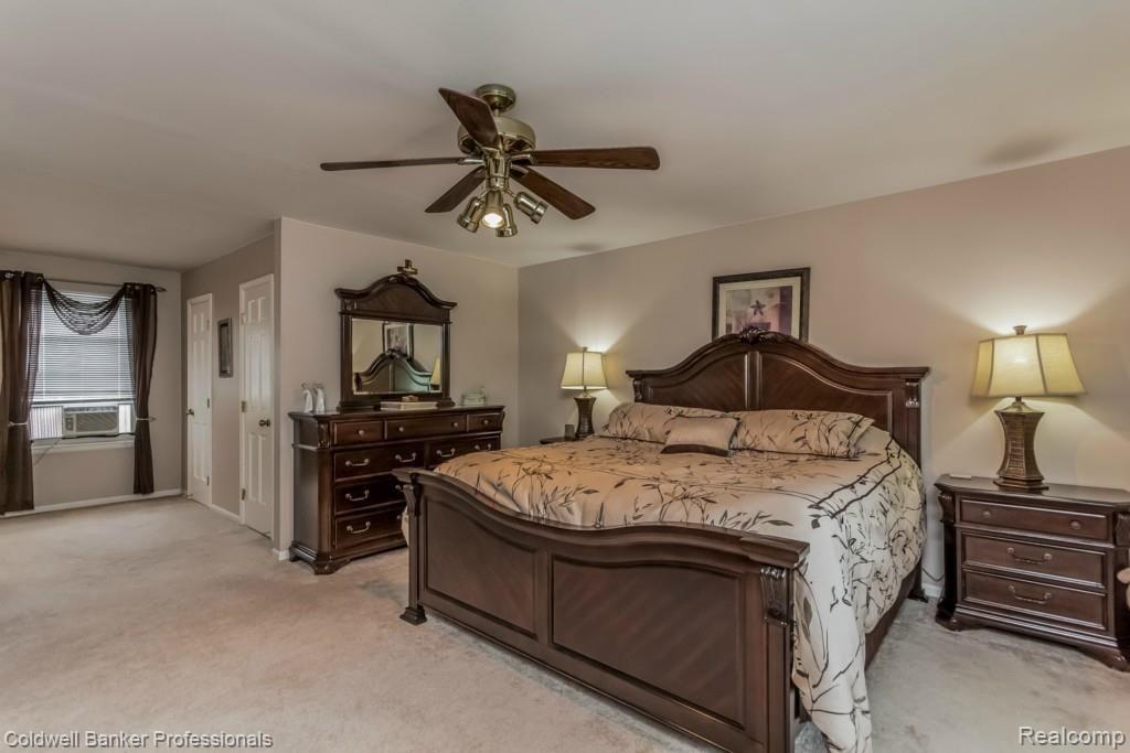 2300 North Fairview Lane Rochester, MI 48306 - Photo 20 of 43 020-Master_Bedroom-1936246-medium.jpg
