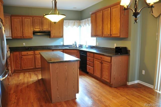 1370 Tulberry Court Rochester, MI 48306 - Photo 8 of 24 Kitchen
