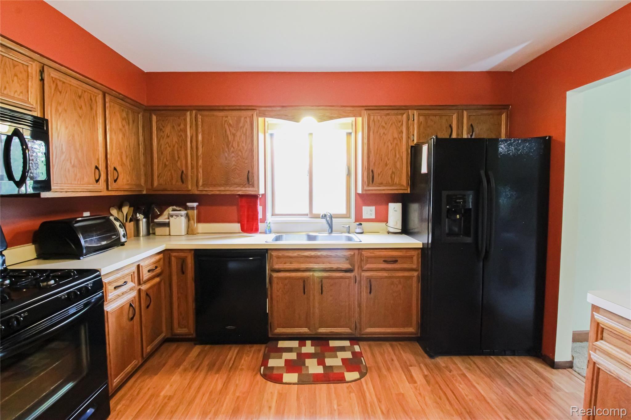 734 Kentucky Drive Rochester, MI 48307 - Photo 16 of 55 19900364-835D-4E87-91EB-95F4DA0431BE.jpeg