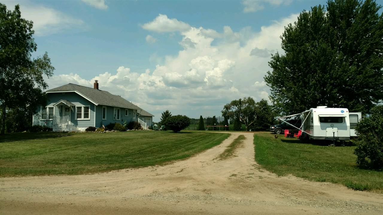 4327 East Hayes Road Ithaca, MI 48847 - Photo 2 of 8 1836368-1.JPG