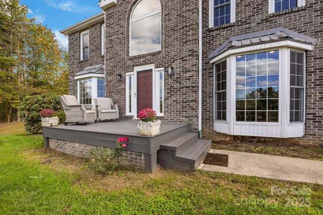 $825,000 | 235 Petersburg View Drive, Marshall, NC 28753