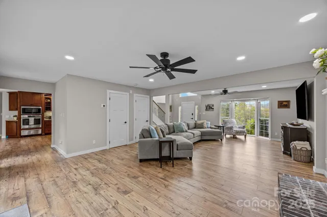 $825,000 | 235 Petersburg View Drive, Marshall, NC 28753