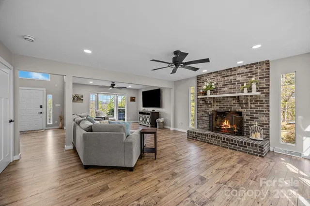 $825,000 | 235 Petersburg View Drive, Marshall, NC 28753