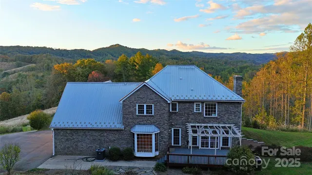 $825,000 | 235 Petersburg View Drive, Marshall, NC 28753