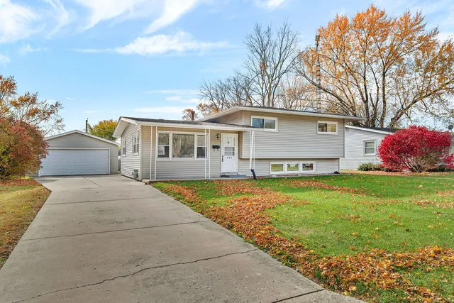 $289,900 | 423 Maple Drive, Morris, IL 60450