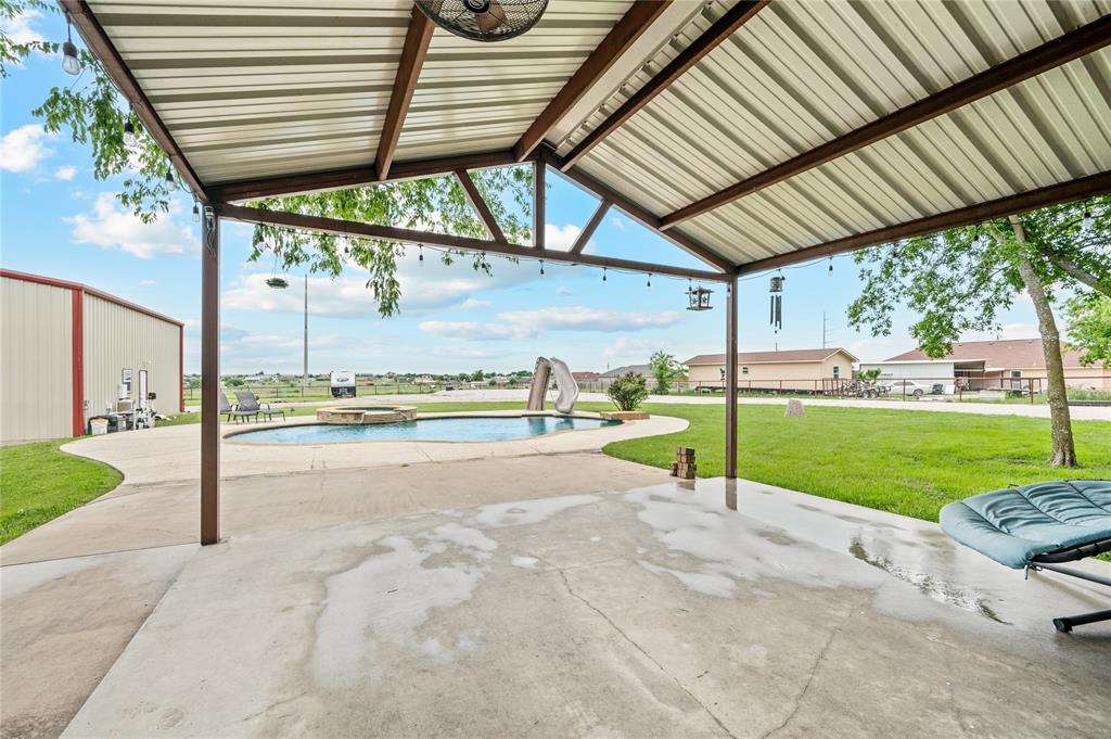 2030 County Road 4010 Decatur, TX 76234 - Photo 24 of 35