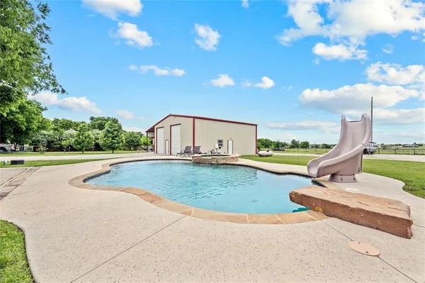 $399,900 | 2030 County Road 4010, Decatur, TX 76234