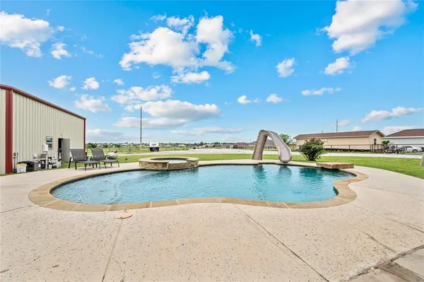 $399,900 | 2030 County Road 4010, Decatur, TX 76234