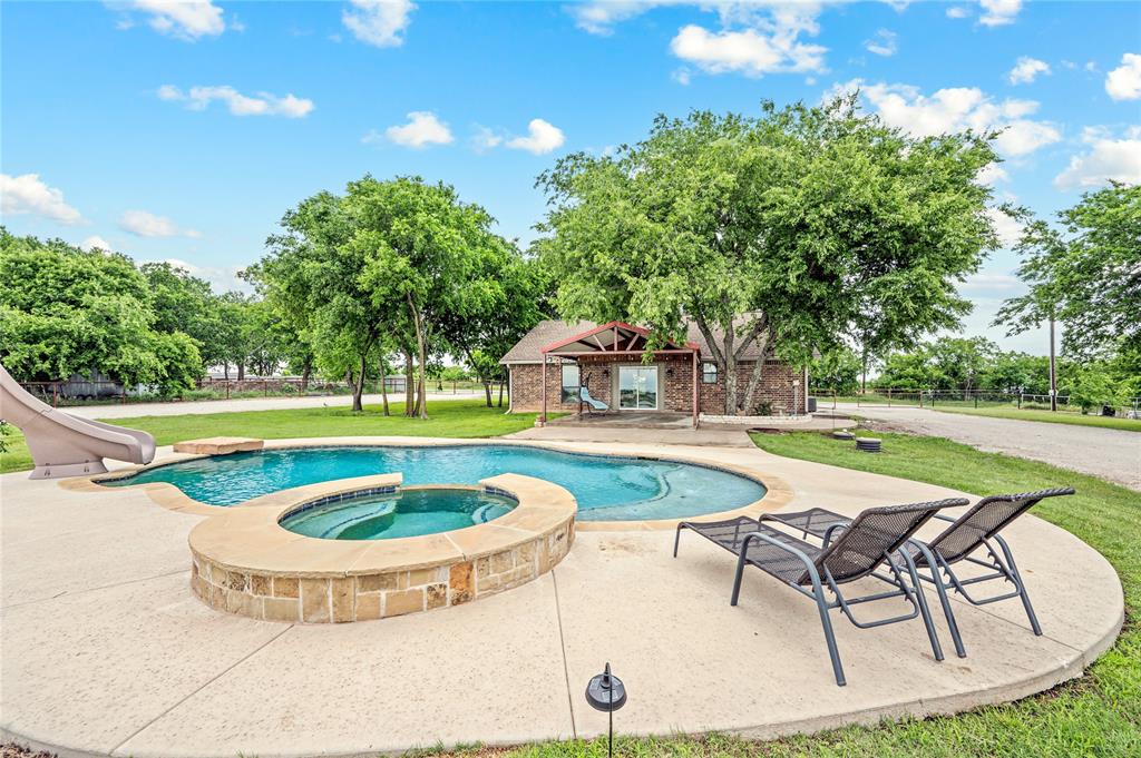 2030 County Road 4010 Decatur, TX 76234 - Photo 29 of 35