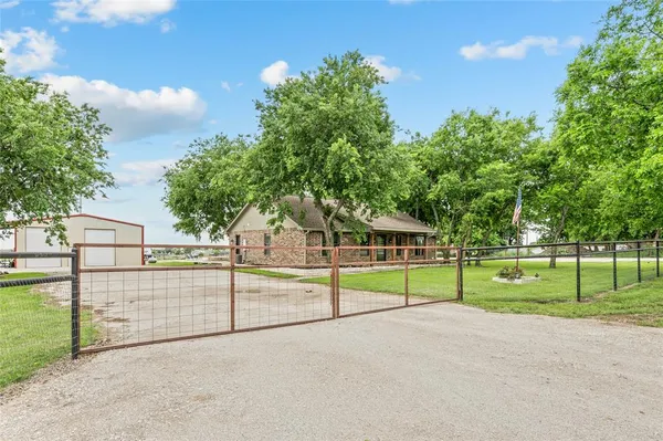 $399,900 | 2030 County Road 4010, Decatur, TX 76234